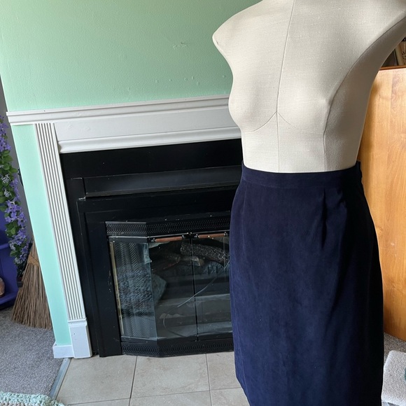Sophisticated Blue and Gold skirt suit - Picture 4 of 4